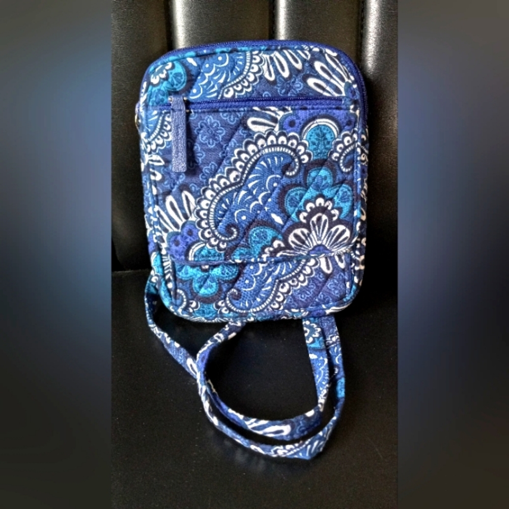 VERA BRADLEY CROSSBODY BAG.         #30. WS